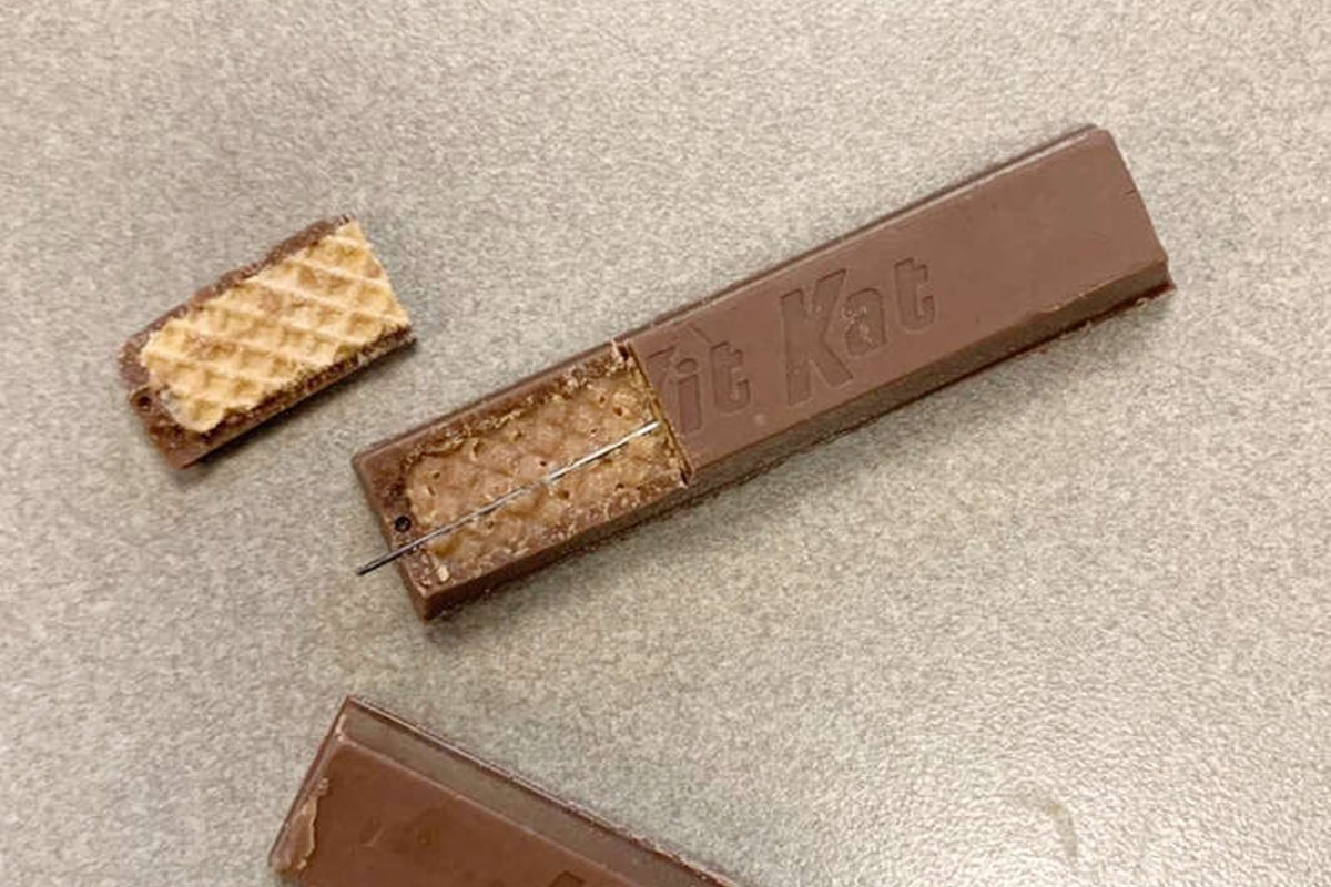 Foto: redes | Una de las agujas fue escondida en una barra de chocolate.