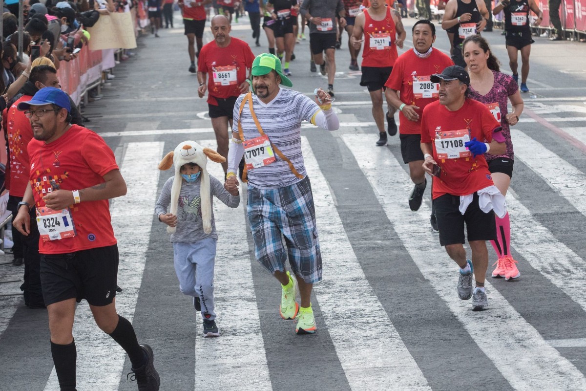 Participan 14 mil corredores en el Maratón CDMX 2021