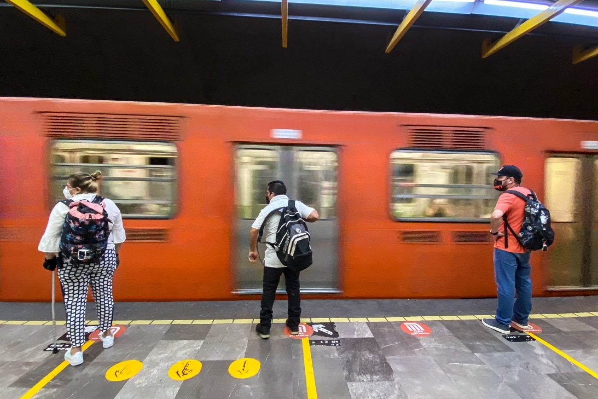 Foto: Cuartoscuro | Usuarios en redes comentaron que una mujer descendió a caminar a las vías del STC Metro en la estación Insurgentes.
