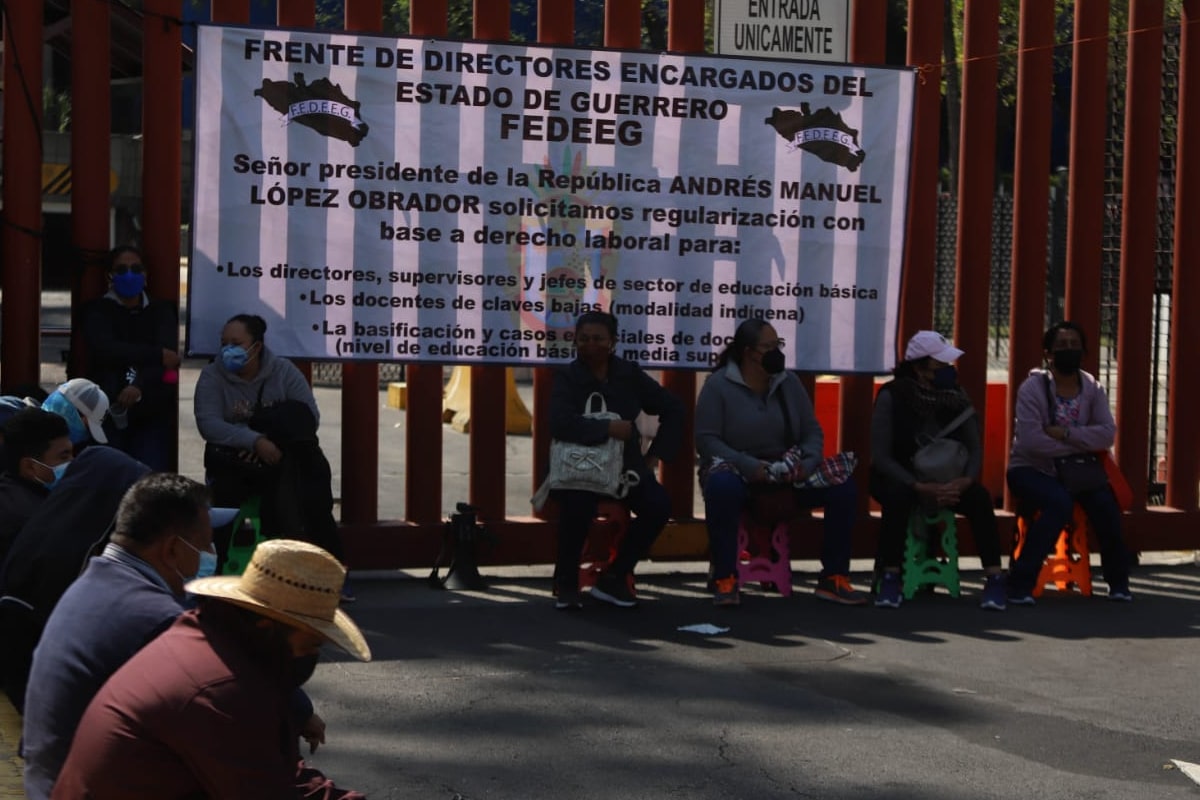 Foto: Gabriela Esquivel. Los manifestantes -afuera de San Lázaro- piden incluir recursos para sus organizaciones en el PEF 2022.