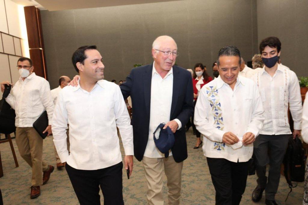 Embajada de EU elogia trabajo de gobernador de Yucatán, Vila Dosal