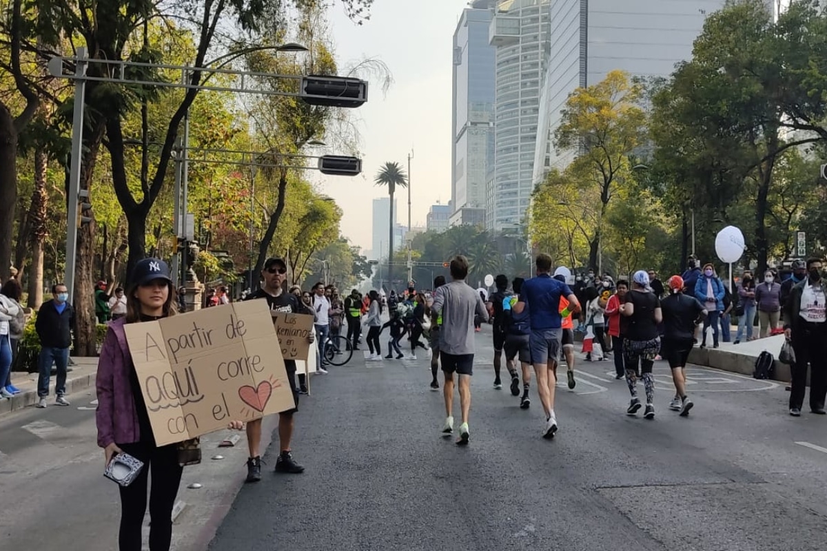 Corren con el corazón en el Maratón de la Ciudad de México. Noticias en tiempo real