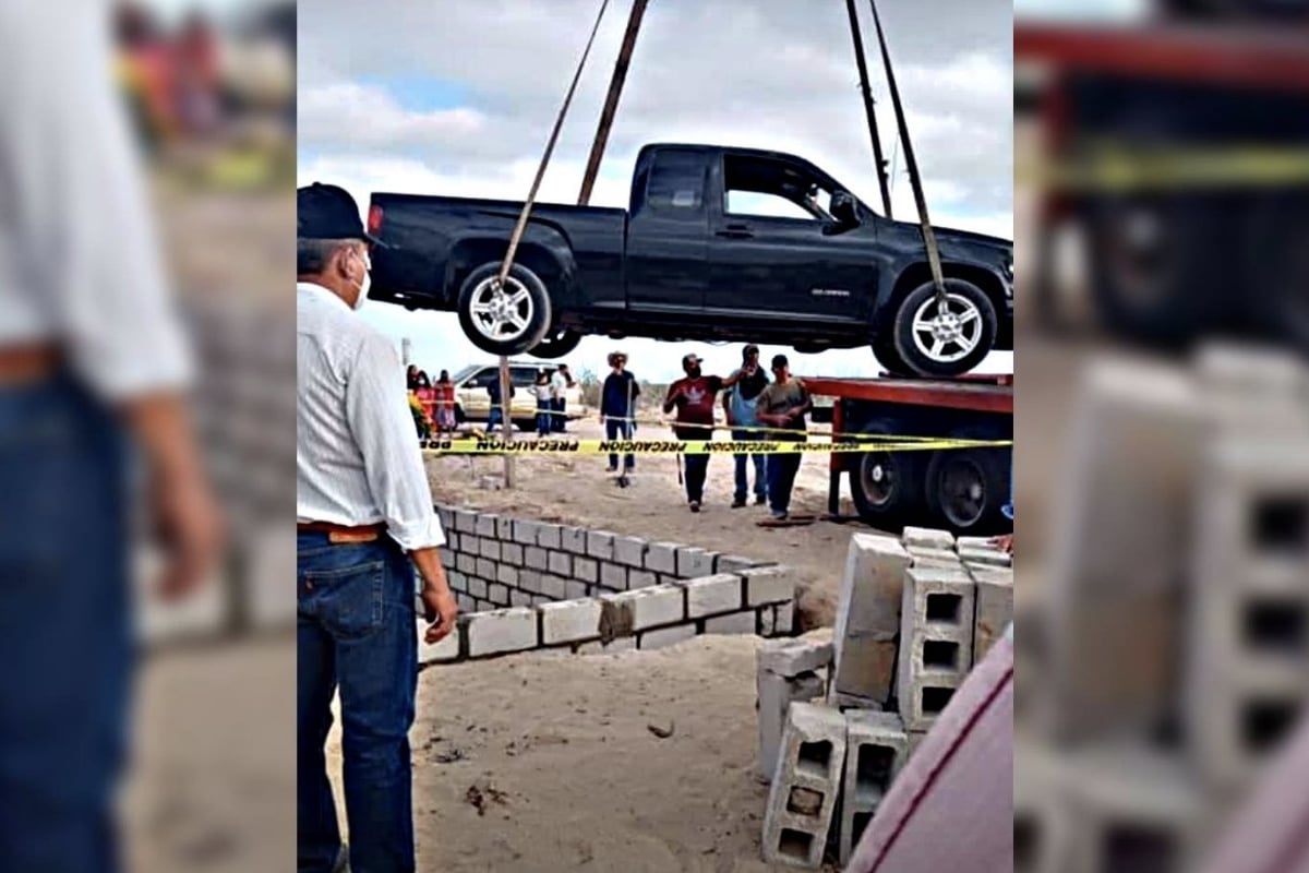 Foto: redes | En redes fueron compartidas imágenes de la camioneta con la que fue sepultado un hombre para cumplir su última voluntad.