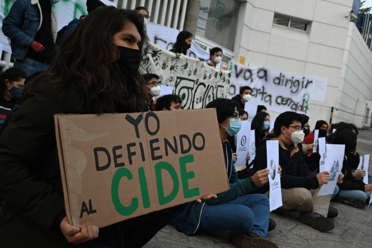 «¡El CIDE es primero, saquen a Romero”, es la consigna  de alumnos en la marcha #YoDefiendoalCIDE. Noticias en tiempo real