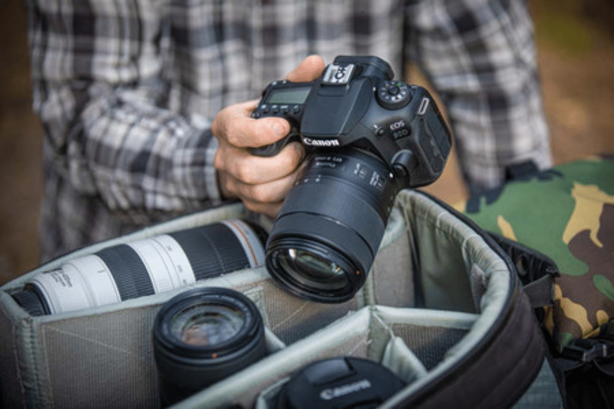 Foto: Getty Images | El CEO de Canon, Fujio Mitarai, anunció que la empresa japonesa ya no fabricará cámaras DSLR profesionales
