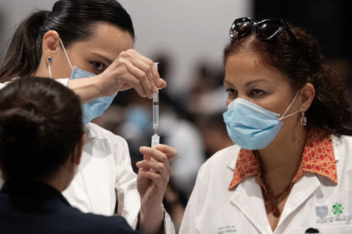 Foto: Cuartoscuro | A un año de la primera vacuna contra el covid-19 para el personal de salud, el IMSS aseguró que la inmunización es la mejor manera de enfrentar la pandemia