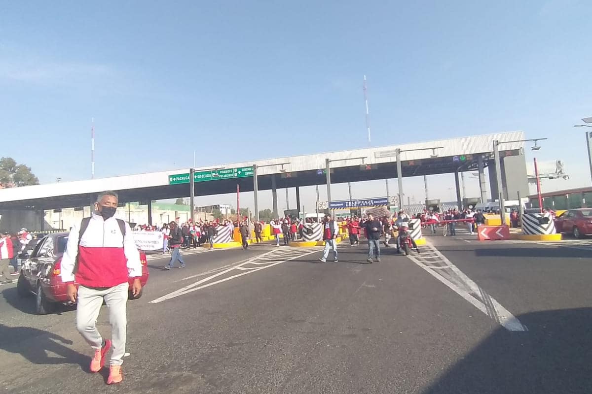 Foto: Especial. El bloqueo por parte de los trabajadores del ayuntamiento de Ecatepec duró cuatro horas.