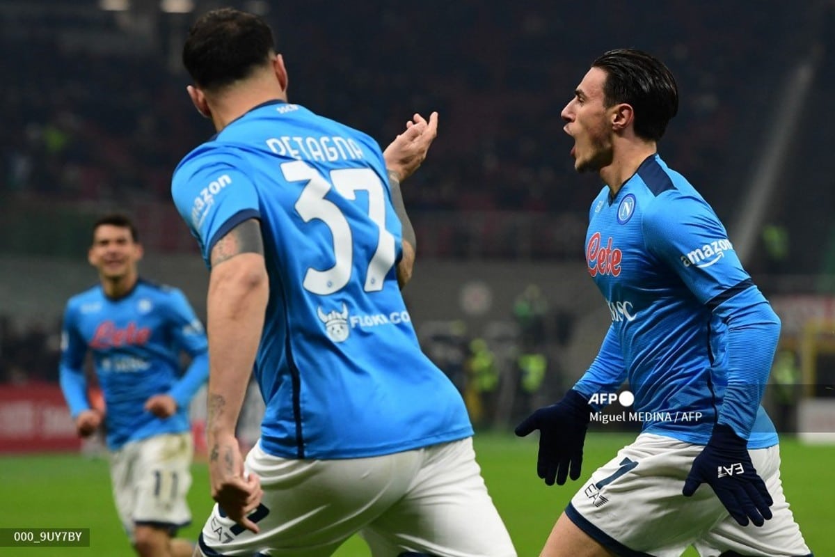 Napoli gana 1-0 al Milan y le arrebata el segundo puesto