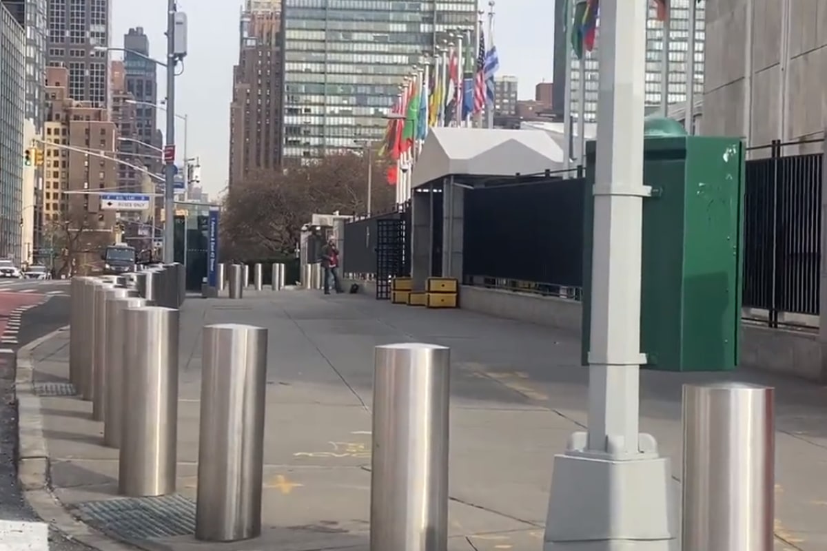 Foto: Captura. de video. La sede de la ONU en Nueva York está acordonada debido a la presencia de un hombre armado.