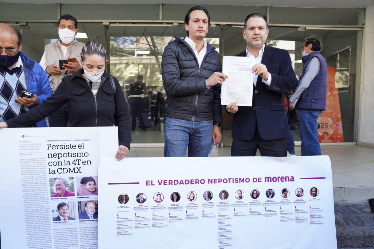 Foto: Especial | El coordinador y el presidente del PAN CDMX presentaron una denuncia por nepotismo contra varios integrantes de Morena