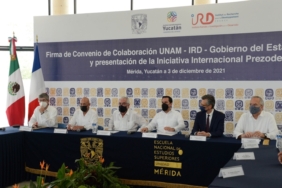 El rector Enrique Graue signó el documento, junto con el embajador de Francia en México y el gobernador de Yucatán