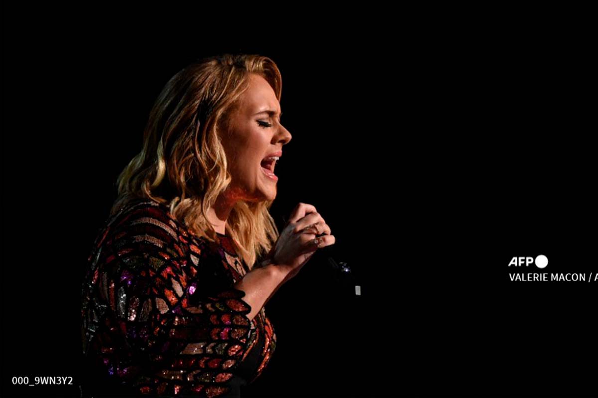 En llanto, Adele cancela conciertos por covid