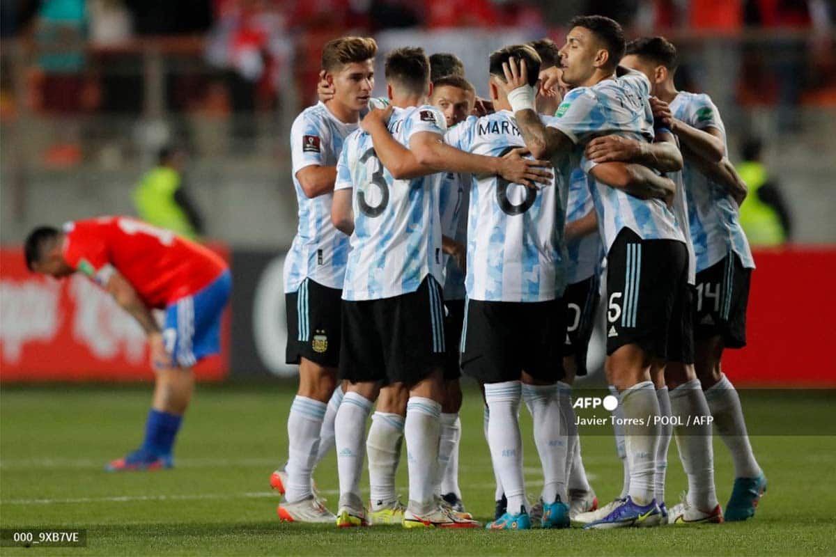 Argentina gana 2-1 y deja a Chile con un pie fuera del Mundial de Qatar-2022