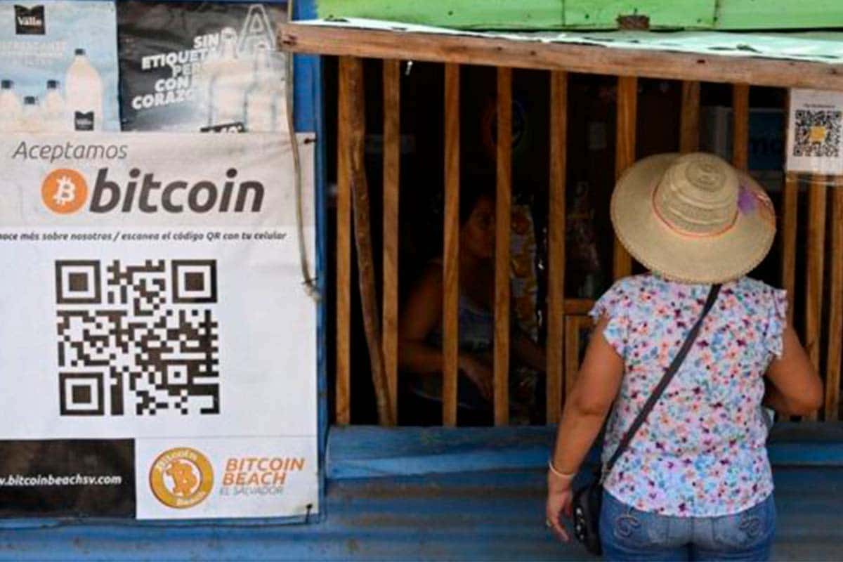 FMI urge a El Salvador a retirar el bitcoin como moneda de curso legal