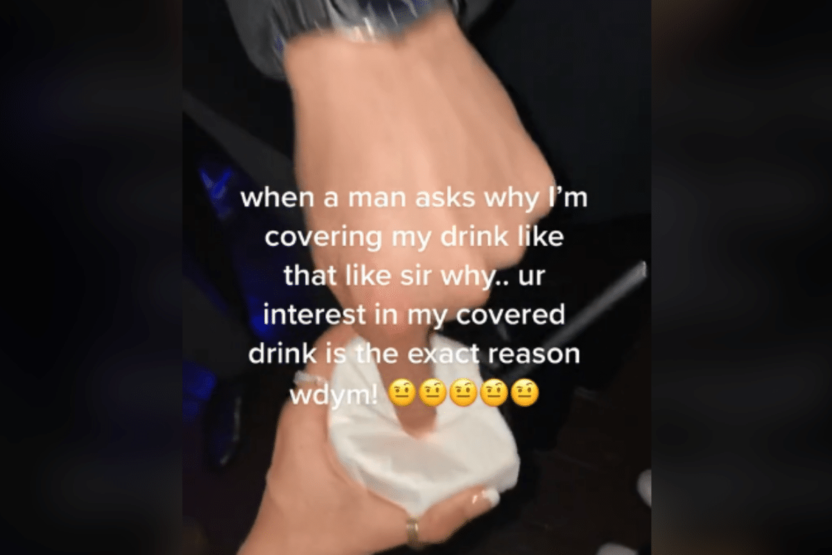 Foto: Tiktok / @brocchloeee | Tiktoker cubre sus bebidas con una servilleta y asegura que los hombres que no entienden el por qué son peligrosos