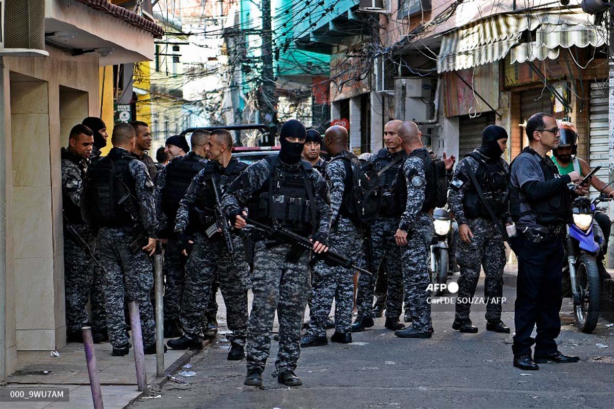 Brasil "ensaya" para recuperar favelas en Río de Janeiro