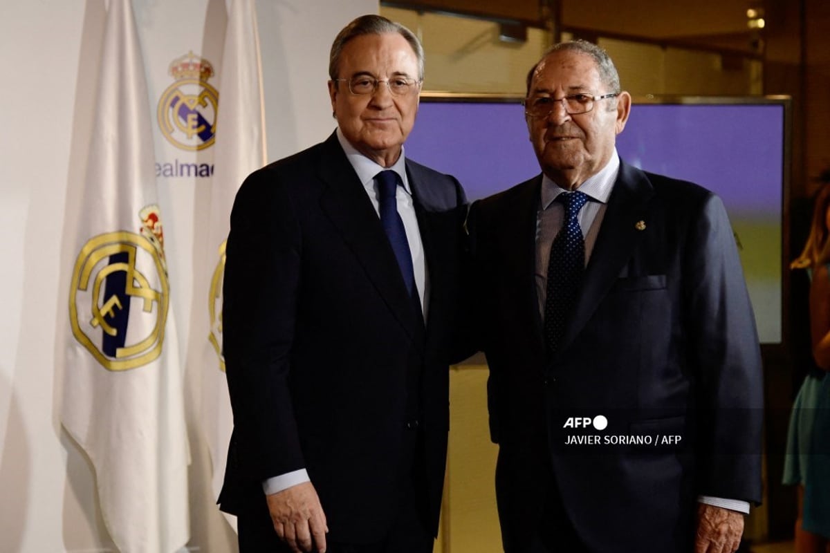 Foto: AFP | Florentino Pérez junto a la leyenda del Real Madrid, Paco Gento.