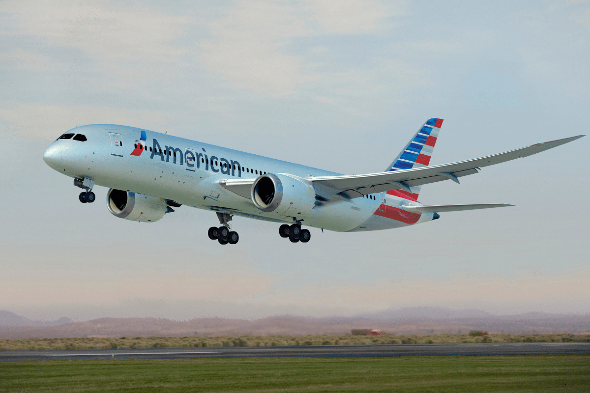 Foto: Twitter@AmericanAir | En la aeronave viajaban 129 pasajeros y 14 tripulantes, los cuales fueron reasignados a otros vuelos luego del incidente