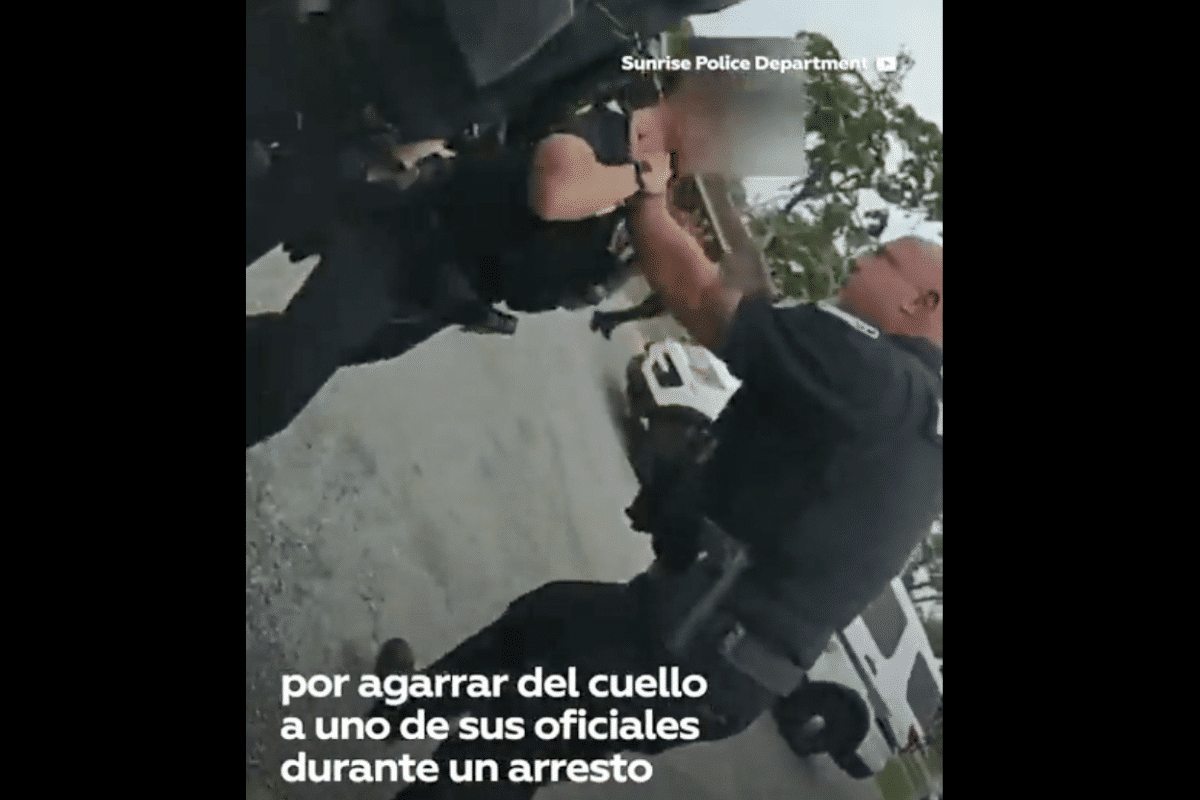 VIDEO: Exhibe agresión de policía a su compañera tras intentar calmarlo