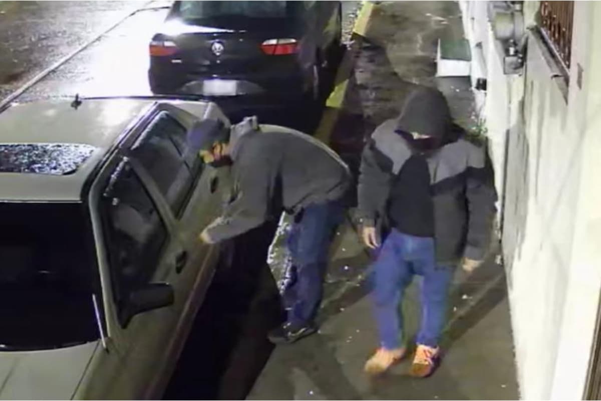 Foto: captura/redes | El presunto robo del auto quedó registrado por una cámara de seguridad.