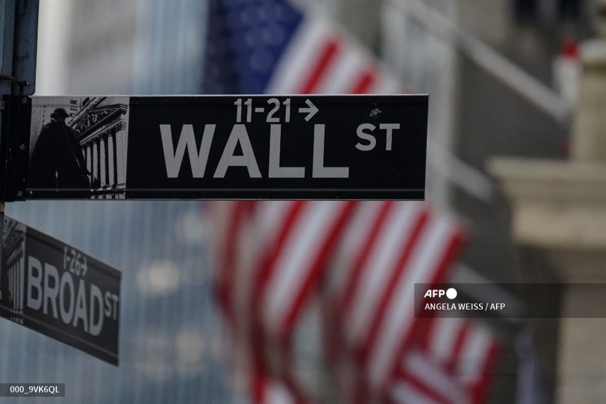 Foto: AFP | Wall Street comienza la semana en niveles rojos