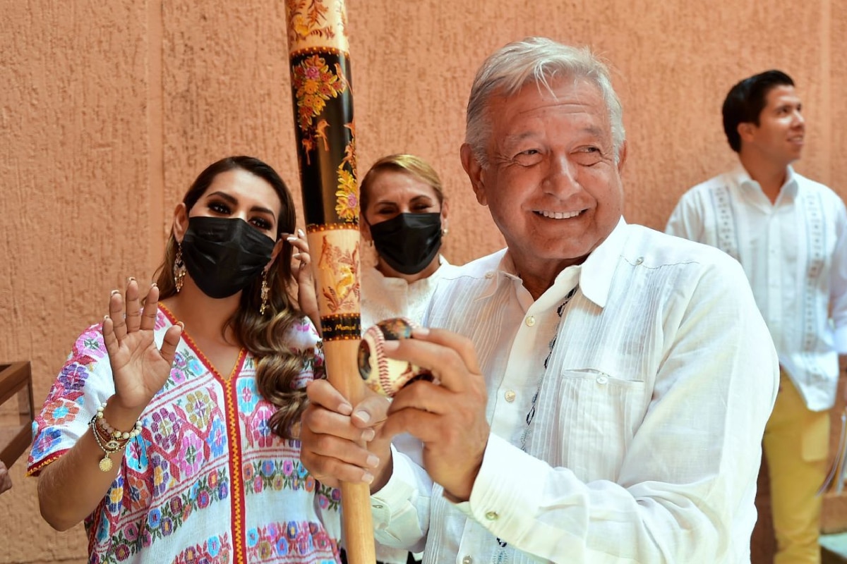 Andrés Manuel López Obrador se reunió con autoridades de la Montaña de Guerrero.