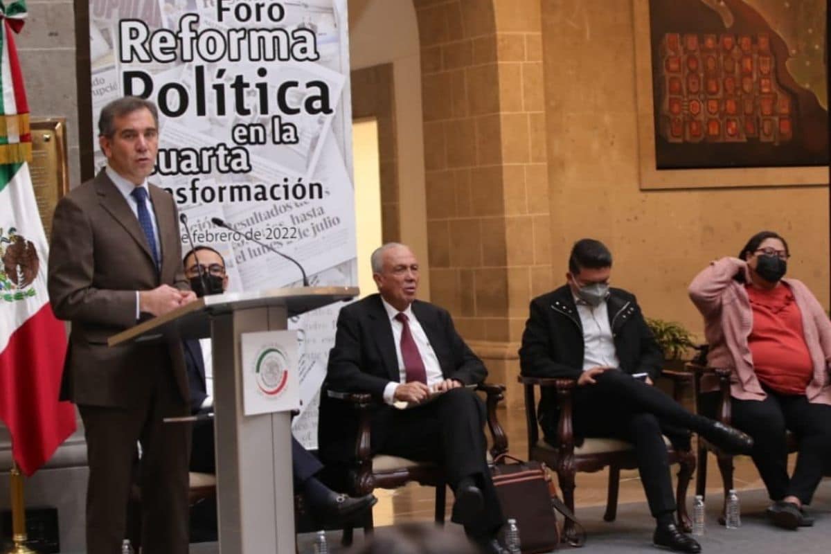 Foto: Twitter/@lorenzocordovav|Córdova y senadores morenistas cruzan acusaciones