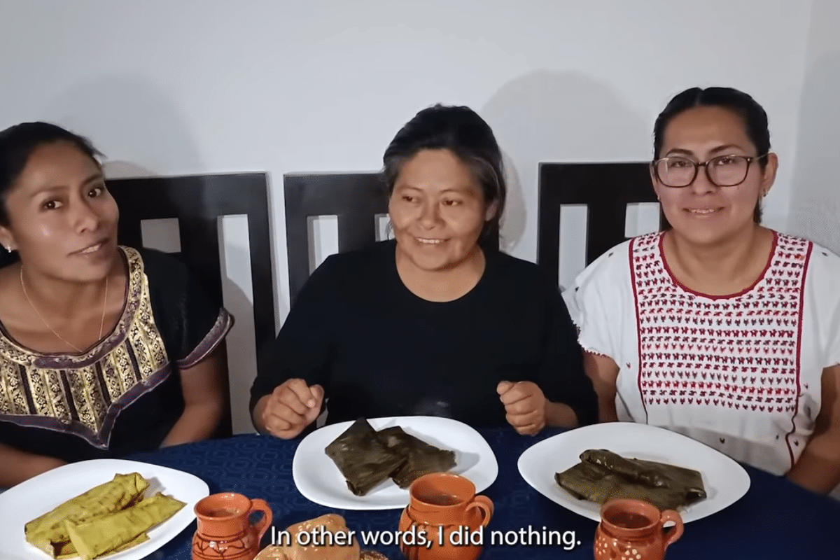 Foto: Youtube / @Yalitza Aparicio | VIDEO: Yalitza te enseña a hacer tamales junto a su mamá
