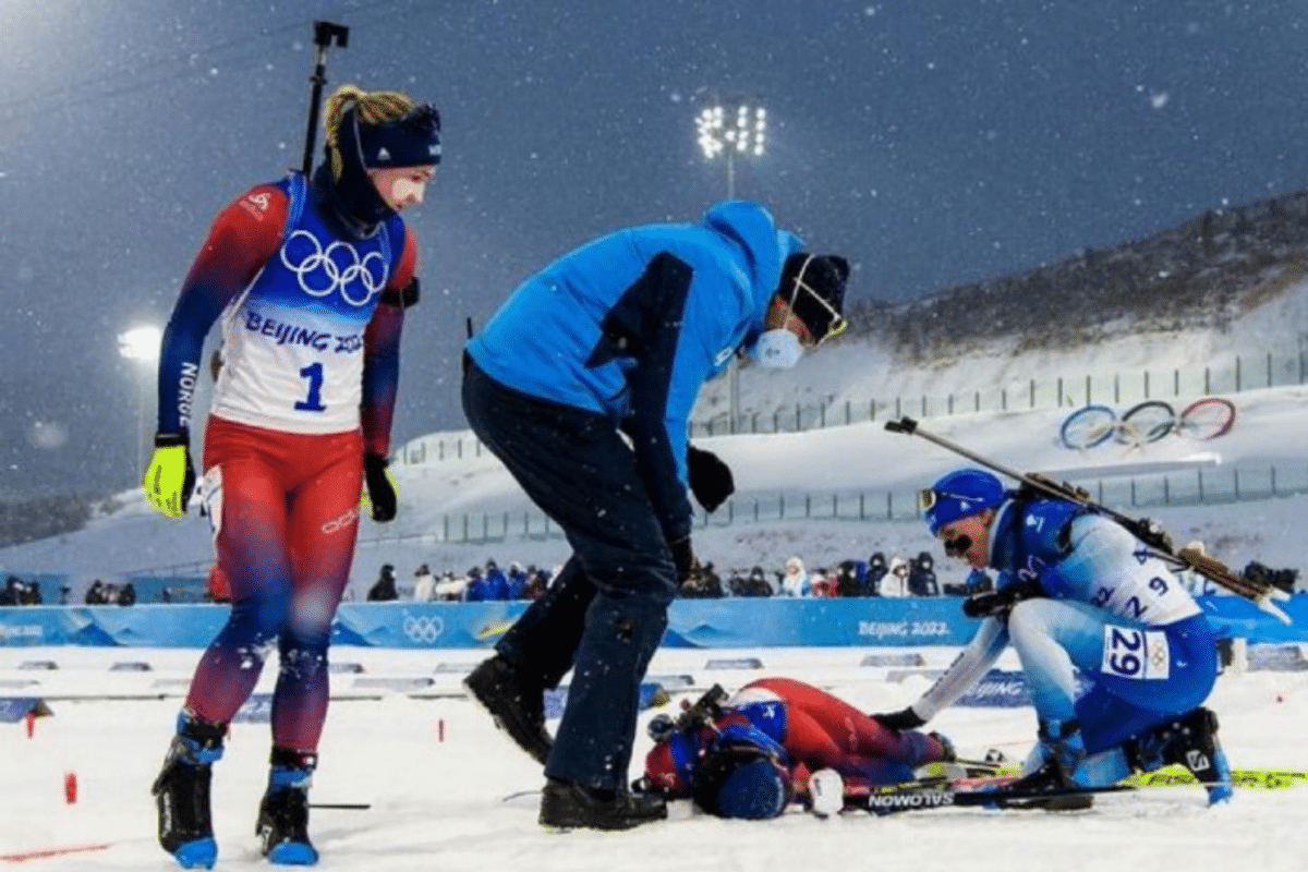 Foto: Twitter / @victoriososomos | Un frío final, atleta noruega colapsa en biatlón de los Juegos Olímpicos de Invierno