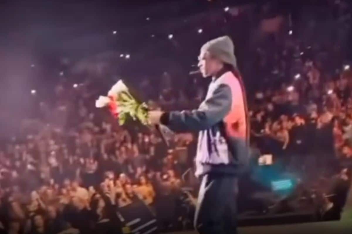 Foto: Captura de pantalla| Con rosas al público, Snoop Dogg homenajeó a Vicente Fernández junto a la Banda MS
