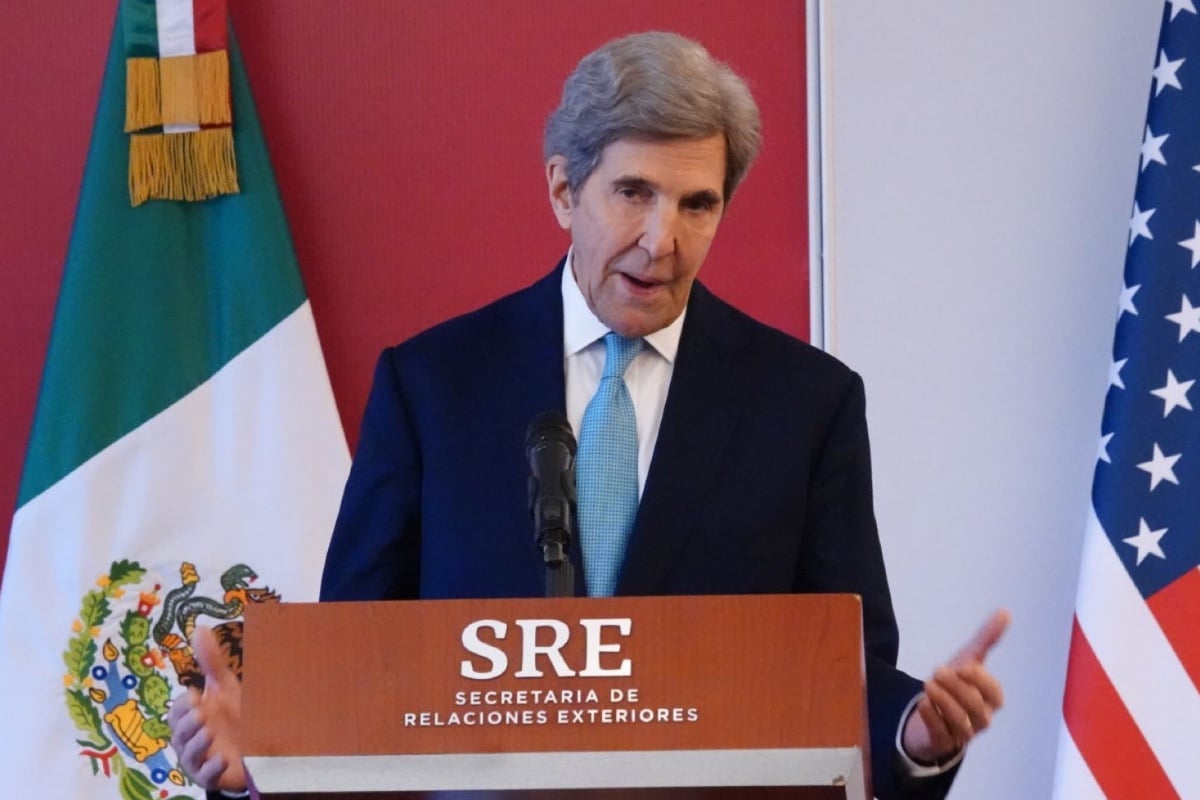 John Kerry emprende regreso a EU tras reunión con AMLO