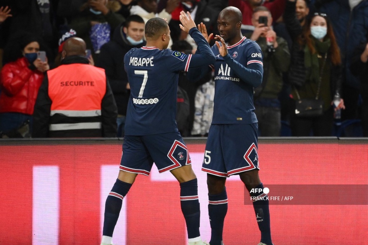PSG remonta al Saint Etienne con otra actuación estelar de Mbappé