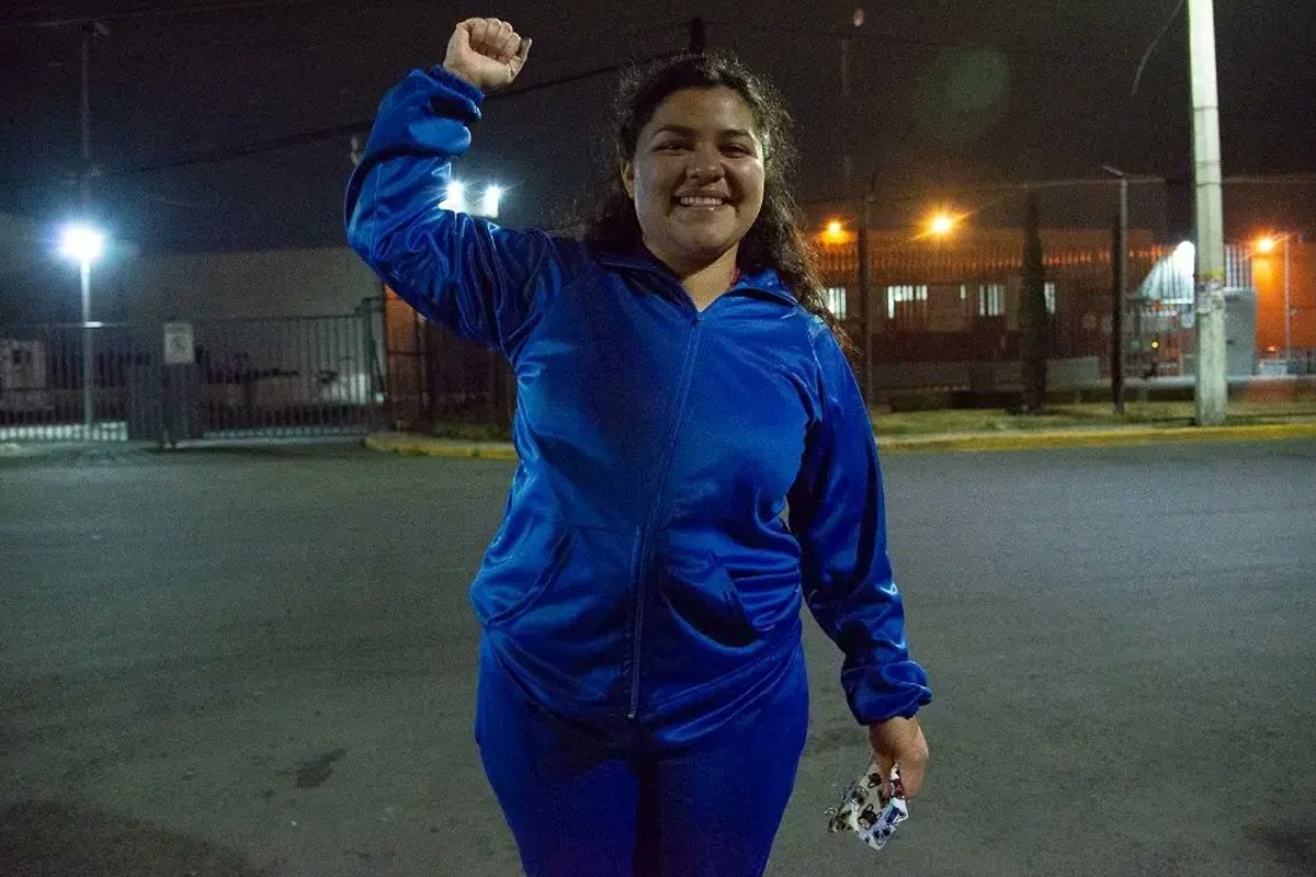 AMLO señaló que el Gobierno Federal revisará el caso de Roxana Ruiz, mujer indígena condenada a seis años de prisión por matar a su violador.