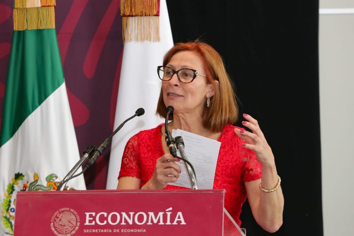 AMLO informó que Tatiana Clouthier se retira de la Secretaría de Economía "más no de la transformación del país".