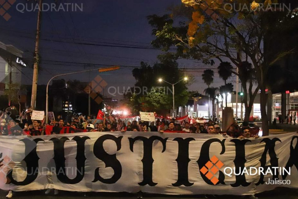 Aficionados del Atlas marcharon en Guadalajara para demandar justicia tras la riña en La Corregidora.