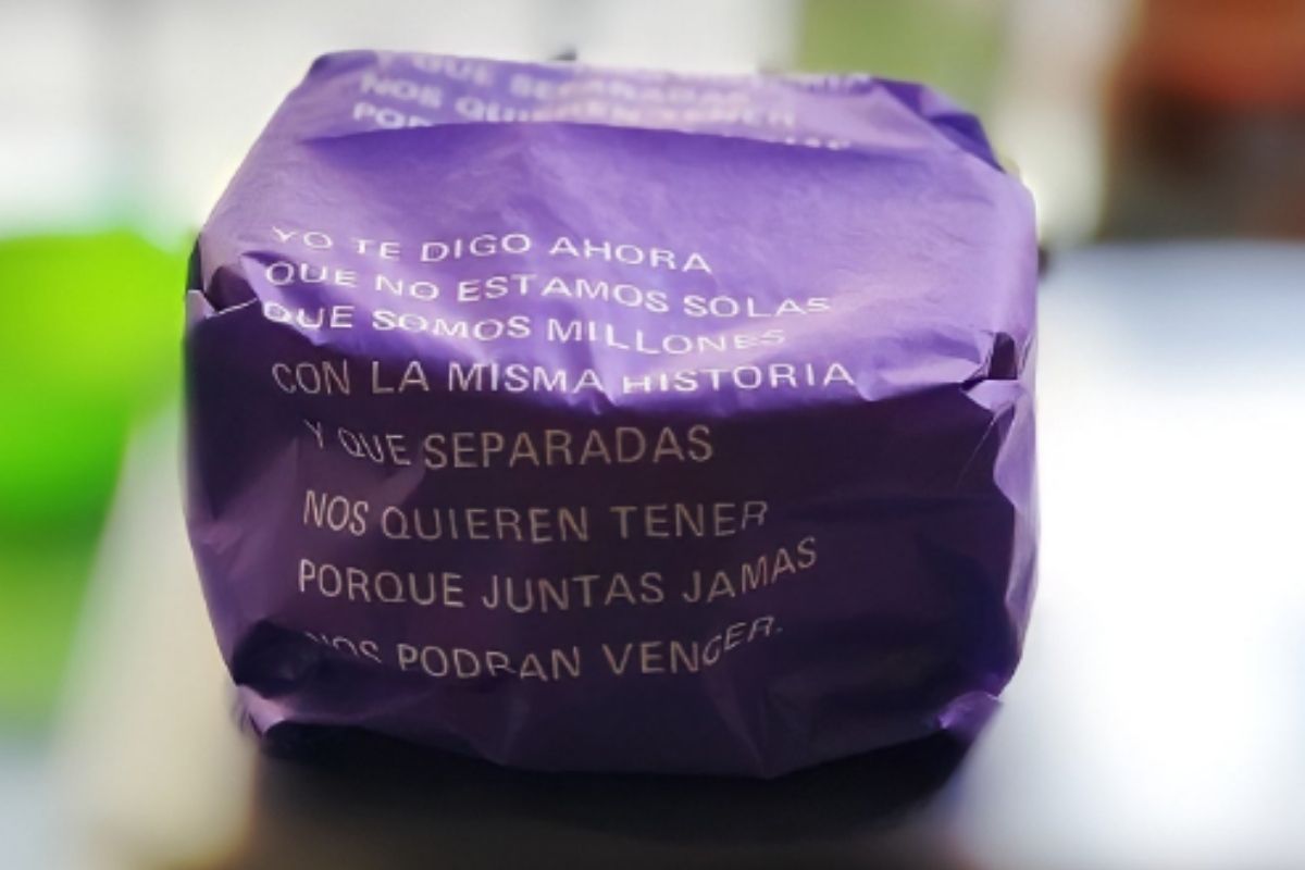 Foto: Twitter/@TortilleriasA|Envolturas de tortillas se pintan de morado en apoyo al #8Marzo2022