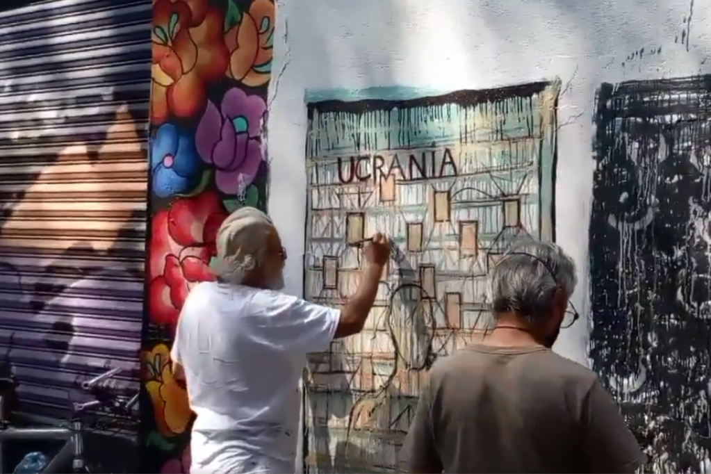 Foto: Twitter/ @cronicabanqueta | Mural por la paz de Gabriel Macotela, Jesús Miranda y Demián Flores es borrado