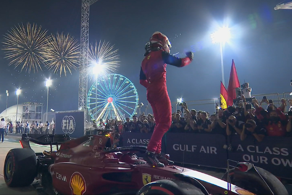 Charles Leclerc celebra su triunfo en el Gran Premio de Baréin, de la Fórmula 1.