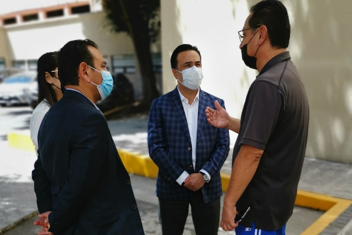 Alcalde Luis Nava acompaña a familia de queretano agredido en La Corregidora