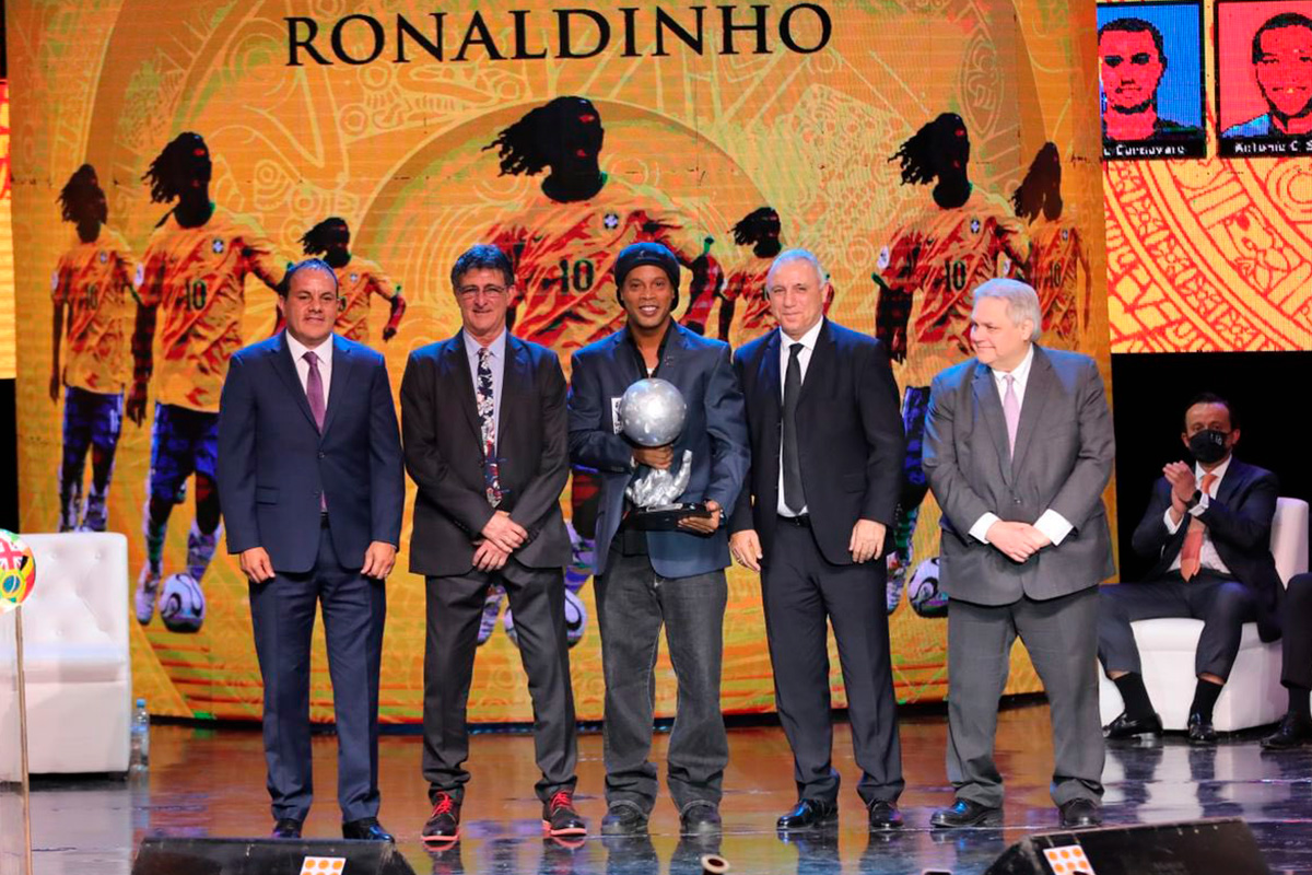 Recibe Salón de la Fama a Ronaldinho, Cannavaro y Roberto Carlos 