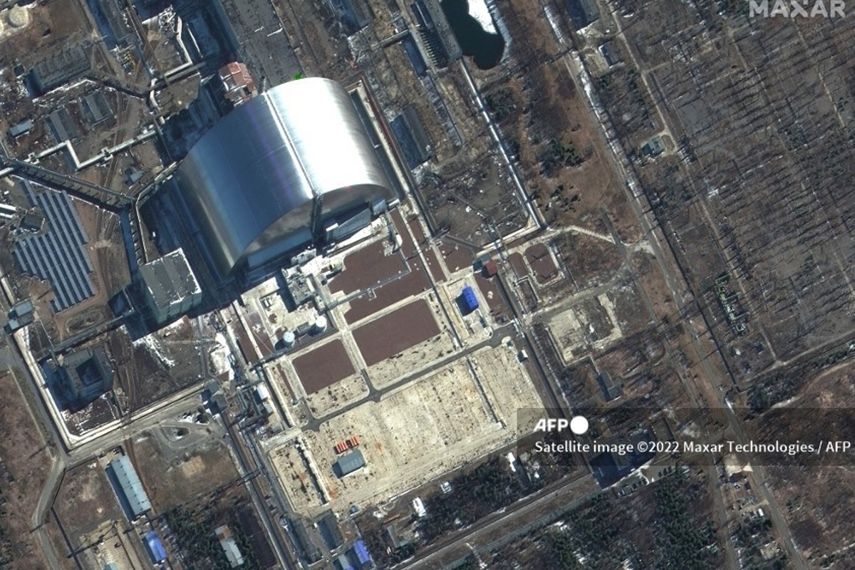 Fuentes de EU indican que tropas rusas están dejando la central nuclear de Chernóbil.
