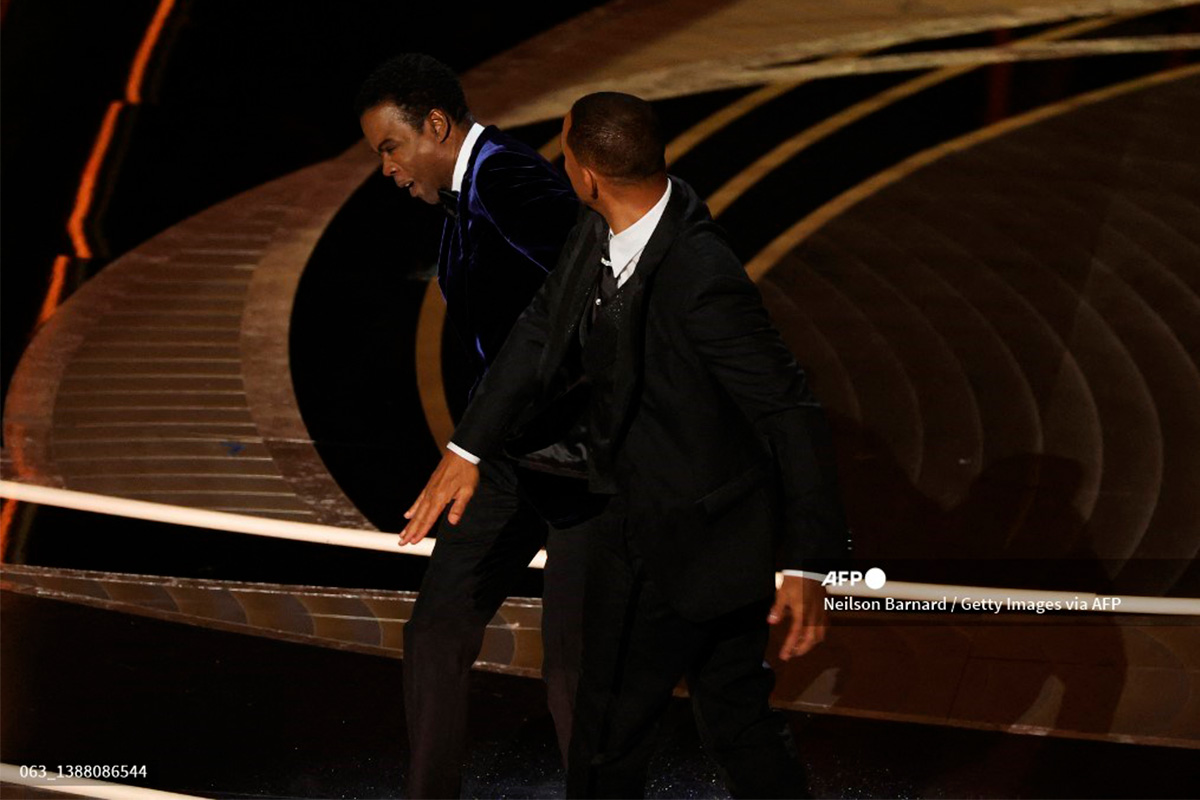 Cachetada de Will Smith a Chris Rock por broma a su esposa marcan los Oscars 2022