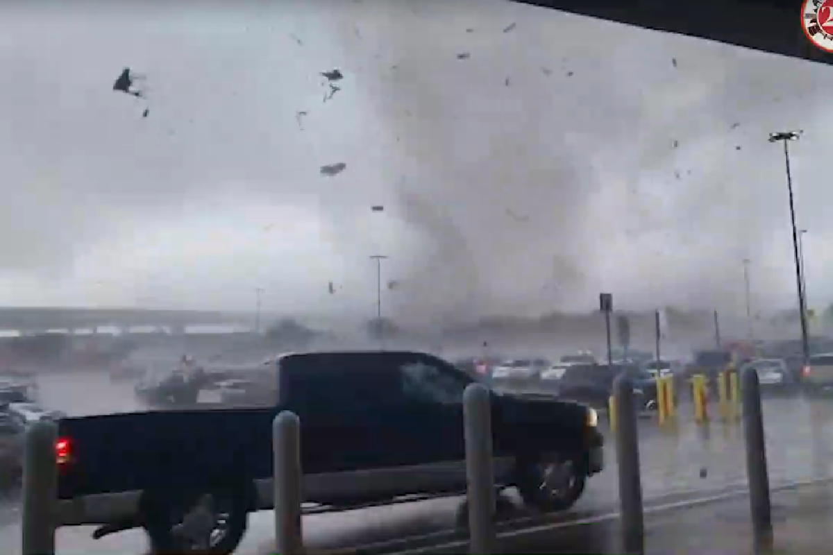 Testigos registraron en video los impactantes tornados en Texas.