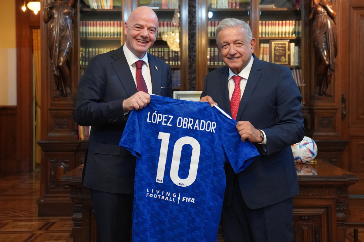 AMLO se reunió con el presidente de la FIFA, Gianni Infantino para revisar el tema del Mundial 2026.