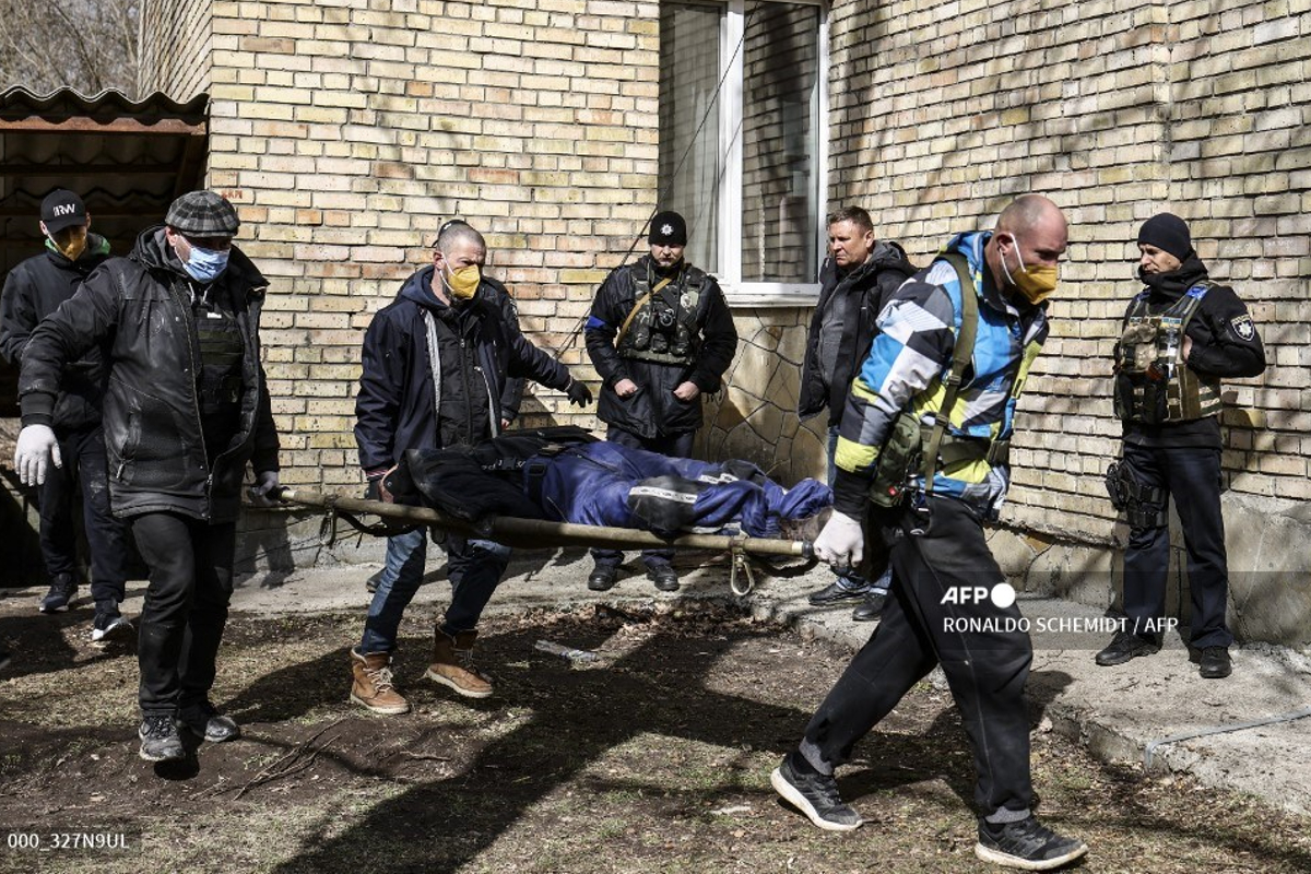 Este lunes, cinco cuerpos fueron localizados en el sótano de un centro infantil en la ciudad de Bucha, Ucrania tra la salida de tropas rusas.