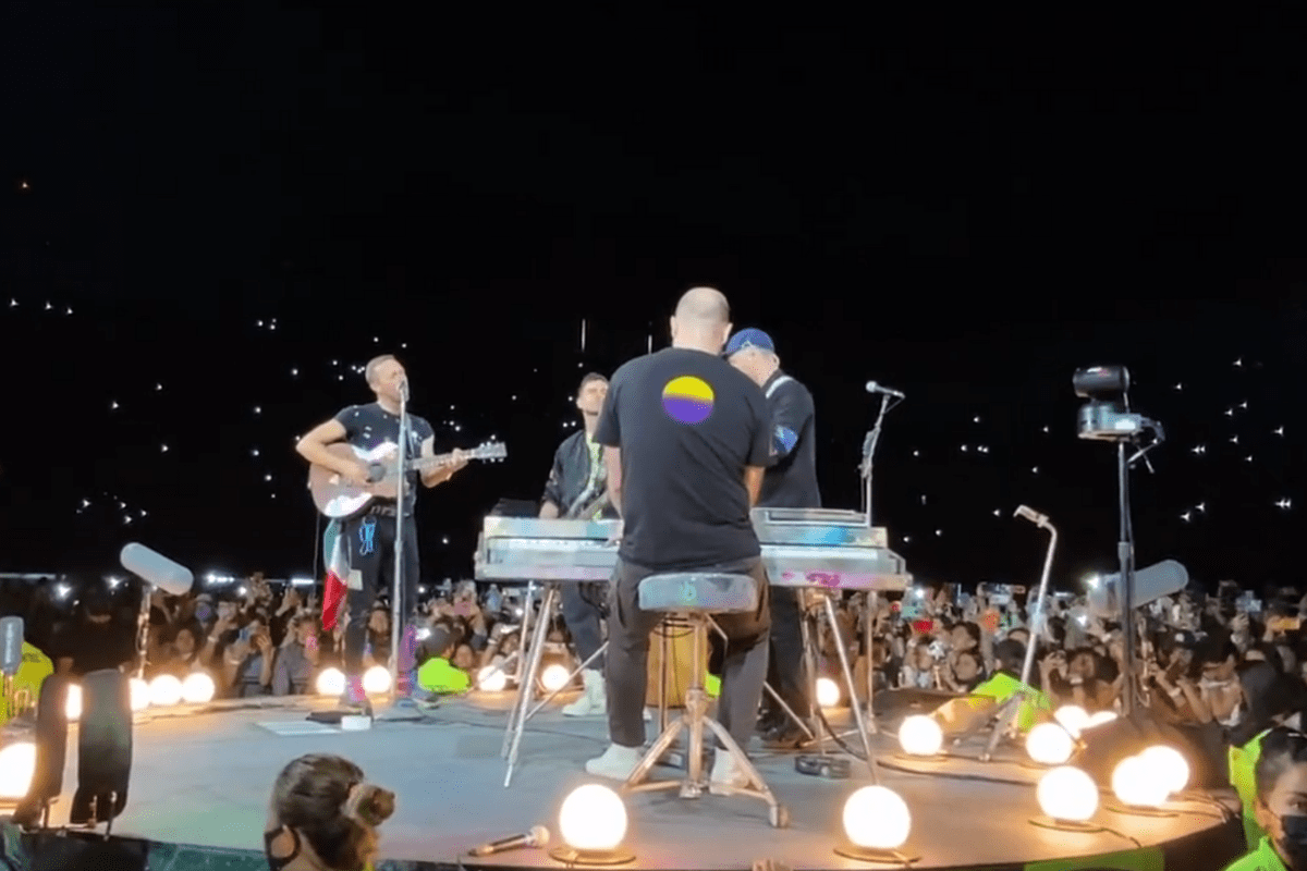 Foto: Twitter/ @_thatcrazywitch | Los mejores videos de Coldplay cantando “Amor Eterno” de Juan Gabriel