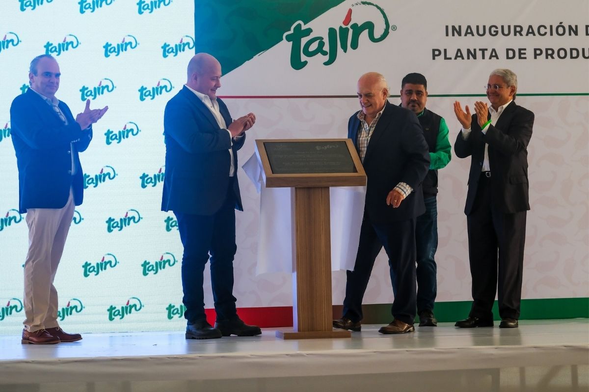Foto:Twitter/@EnriqueAlfaroR|Inauguran planta de productos Tajín en Guadalajara 