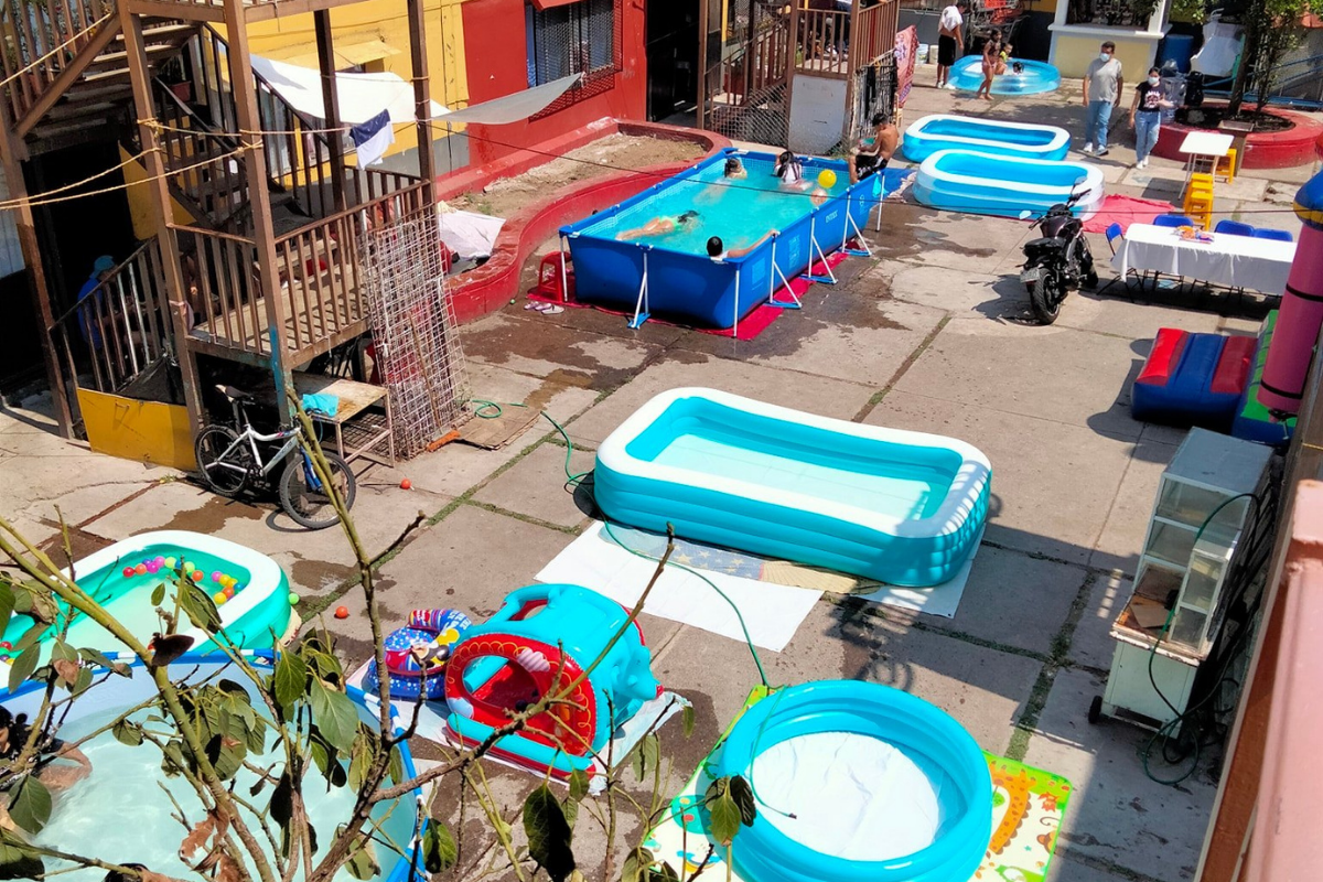 Foto: Facebook/ Marilu Bombom Rico |¿Acapulco en tu unidad? Vecinos de Tepito llenan su unidad de albercas