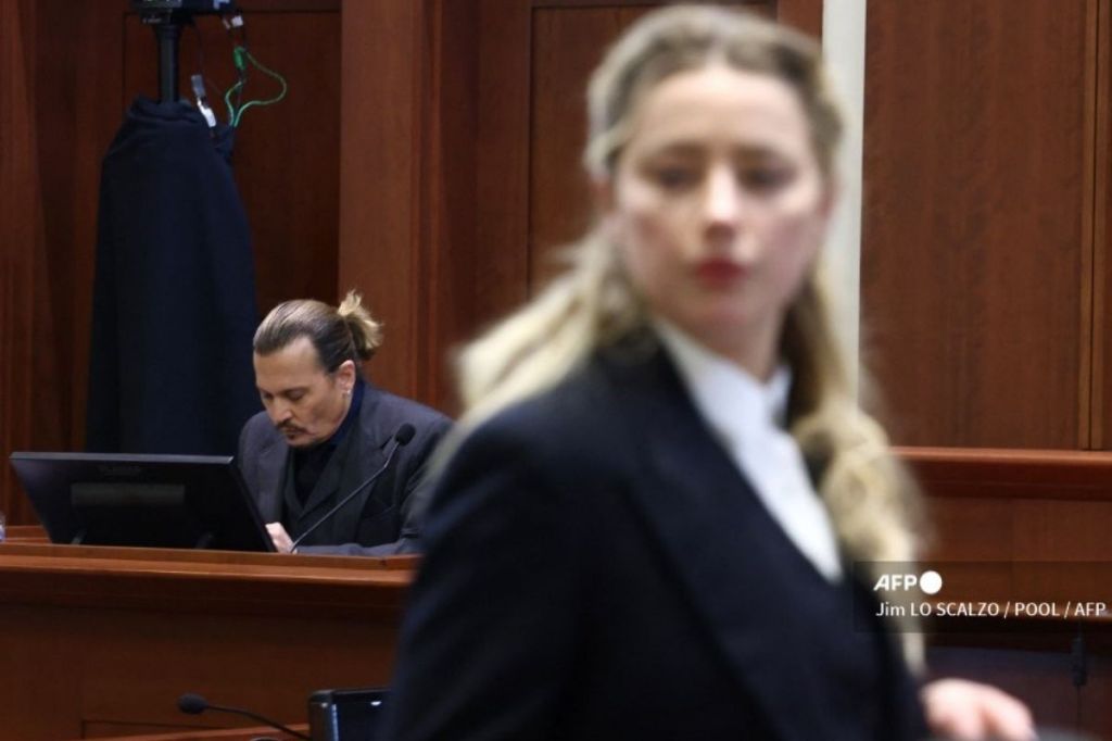 Foto:AFP|"Vamos a quemar a Amber" Defensa revela mensajes violentos de Johnny Depp