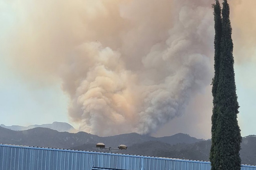 Se reactiva incendio en Sierra de Santiago, NL